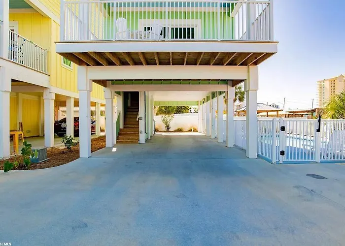 Green Family Bungalow! Beach Access, Pool, & Fishing Dock
