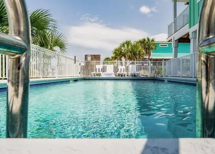 Green Family Bungalow! Beach Access, Pool, & Fishing Dock