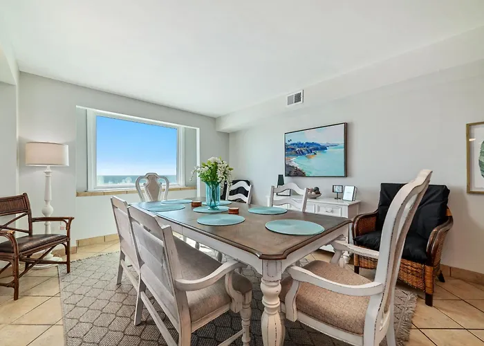Penthouse October Oasis- Beachfront, Prime Location 3Br 2Ba