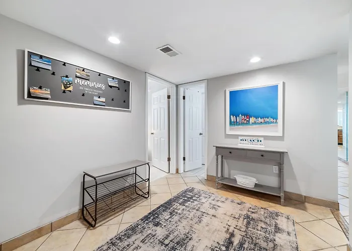 Penthouse October Oasis- Beachfront, Prime Location 3Br 2Ba