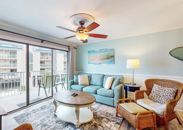 Hotel near College: Romar Beach 205