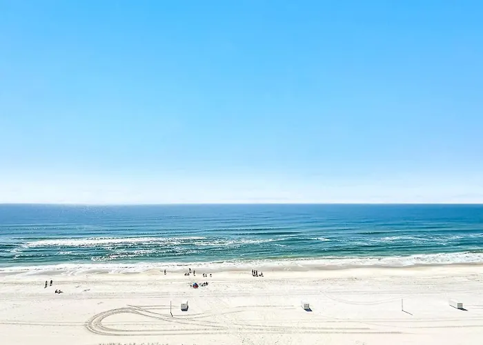 Penthouse October Oasis- Beachfront, Prime Location 3Br 2Ba